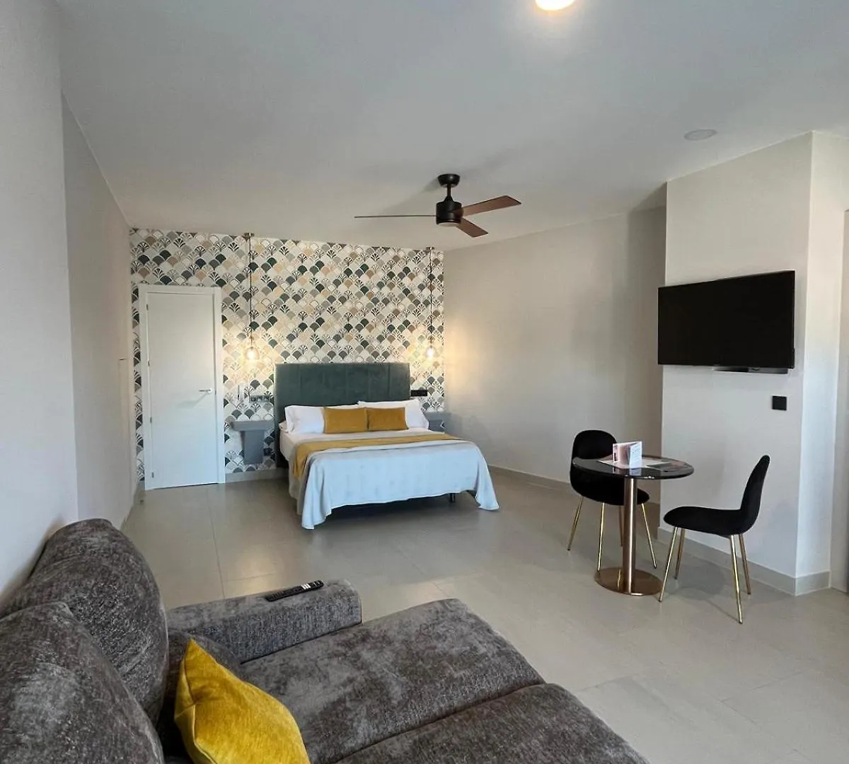 Aparthotel La Lipa Almáchar