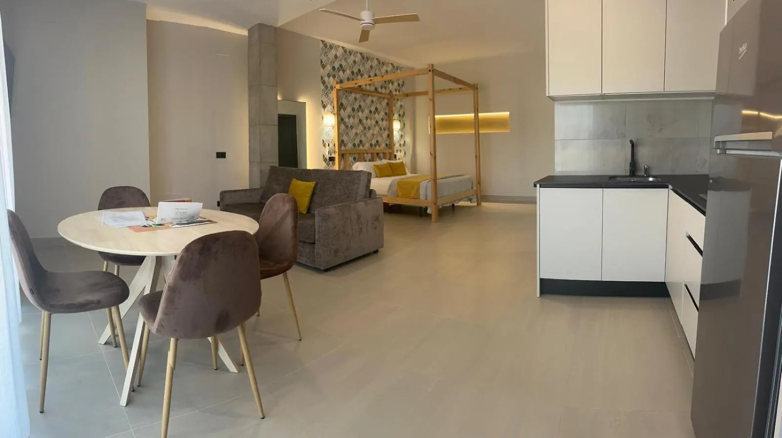 Aparthotel La Lipa Almáchar